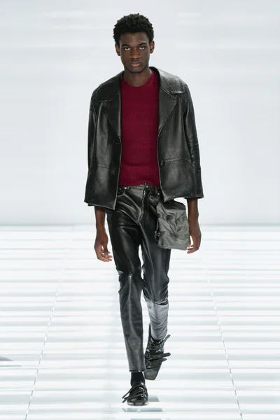 Look 16